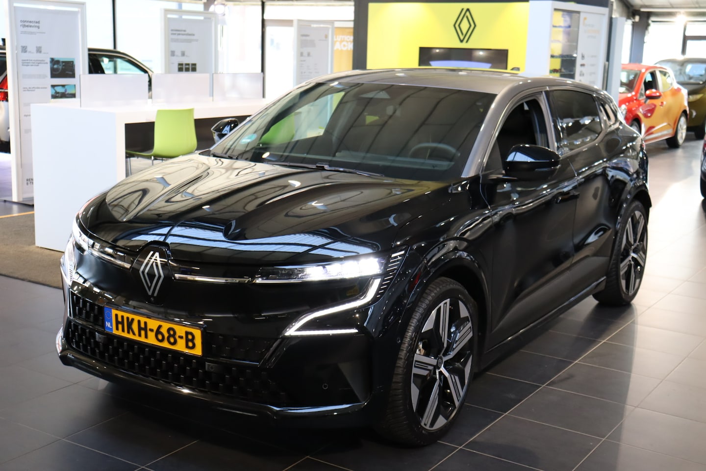 Renault Mégane E-Tech - comfort range iconic 60 kWh + pack adv. Drive Assist & Augm. Vision - AutoWereld.nl