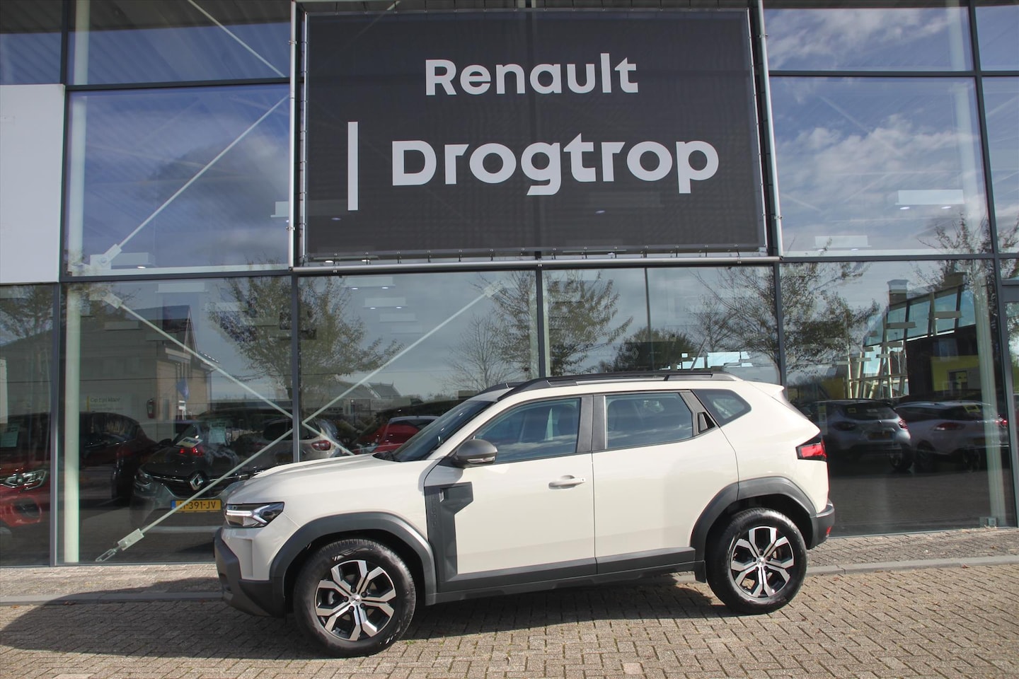 Dacia Duster - 130PK-EXPRESSION-12DKM-NAVI-CRUISE-CAMERA-NIEUW !- - AutoWereld.nl