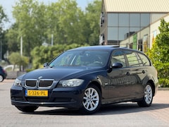 BMW 3-serie Touring - 318i High Executive | Panoramadak | Parkeersensoren | Stoelverwarming | Cruise Control
