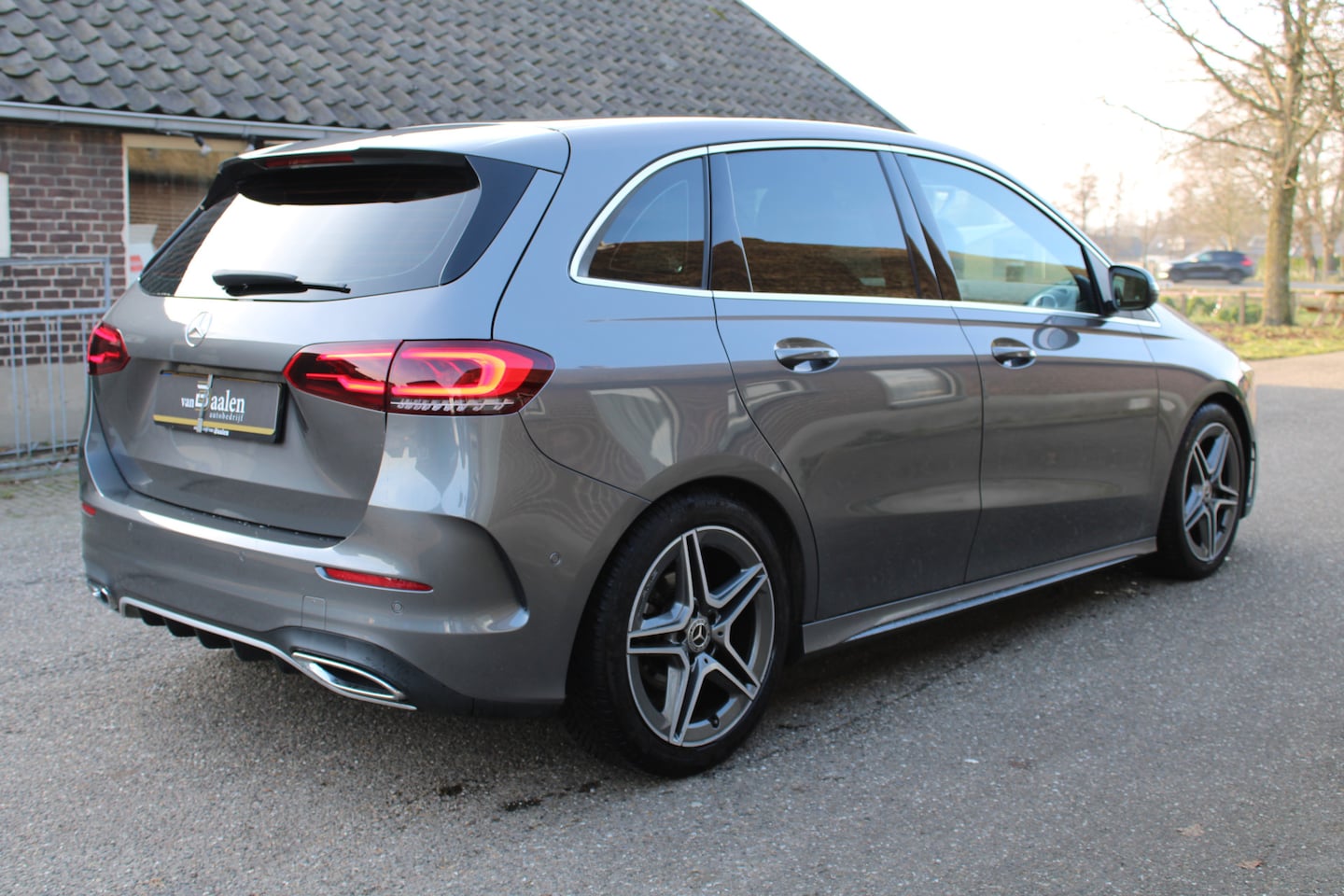 Mercedes-Benz B-klasse - 180 Business Solution AMG SPORT NAVI LED ECC ORG NL 128000KM!!! - AutoWereld.nl