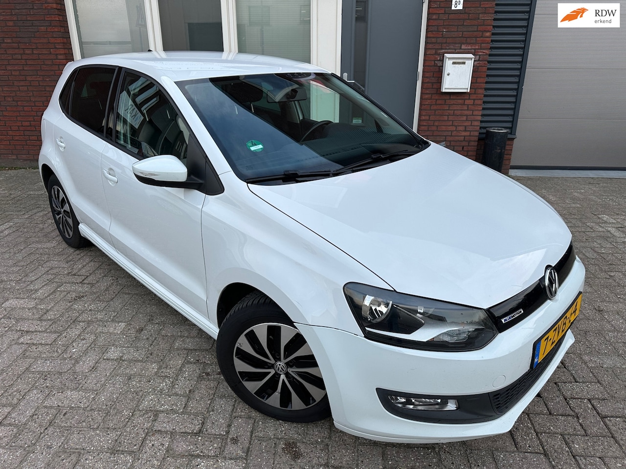 Volkswagen Polo - 1.0 BlueMotion Edition / Navi / Airco / Cruise / Carplay / 5DRS - AutoWereld.nl