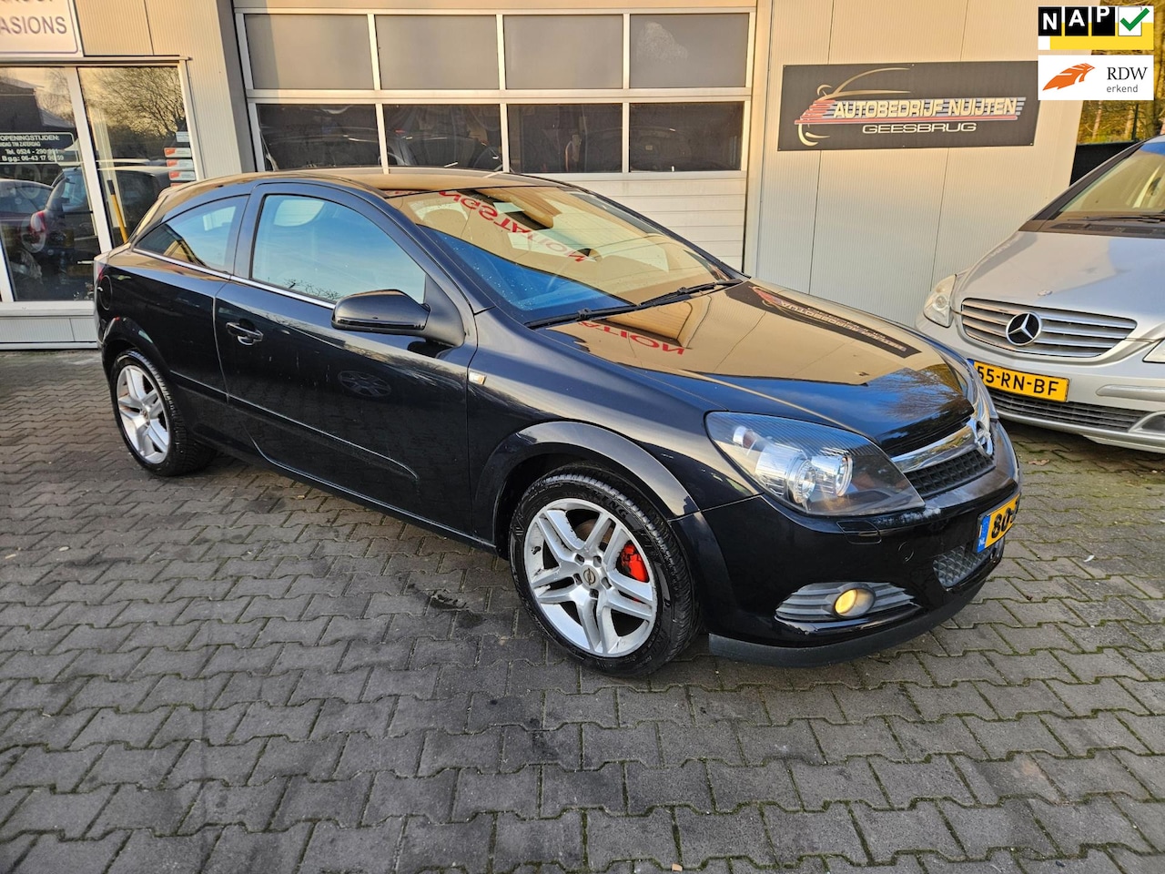 Opel Astra GTC - 1.8 Executive AIRCO..NAVI - AutoWereld.nl