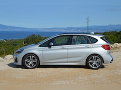 BMW 2-serie Active Tourer - 218i Executive Launch Edition / M sportpakket, panoramadak, 18 inch, trekhaak, trekgewicht 1300 kg , navigatie.