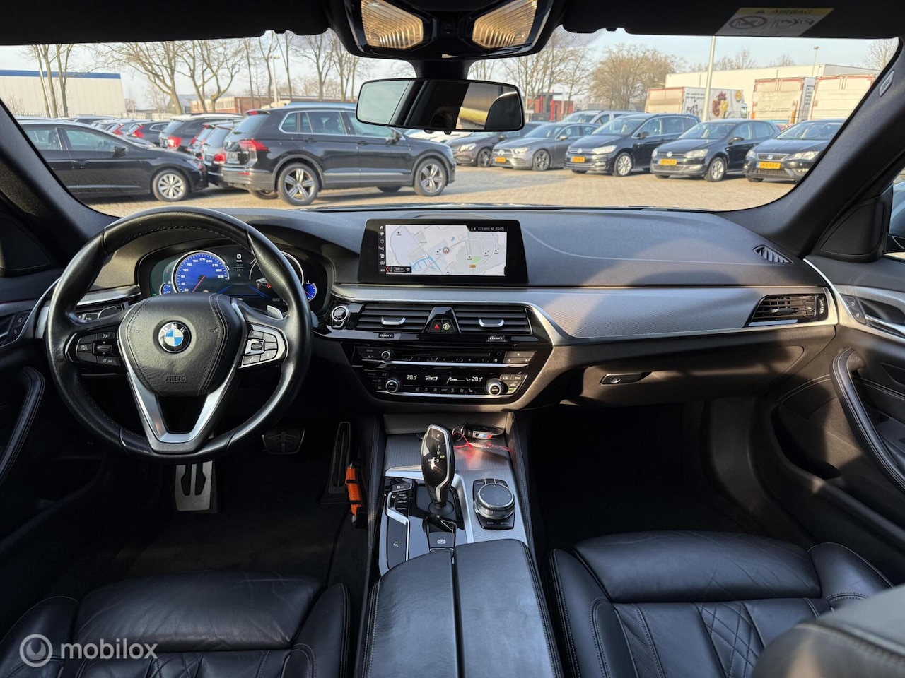 BMW 5-serie - 520i High Executive | M-Pakket | Pano | Bomvol - AutoWereld.nl
