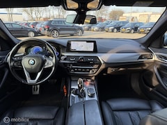 BMW 5-serie - 520i High Executive | M-Pakket | Pano | Bomvol