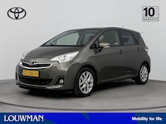 Toyota Verso S - 1.3 VVT-i Trend | Zwart lederen bekleding | Panoramadak | NL-Auto | Trekhaak | Navigatie |
