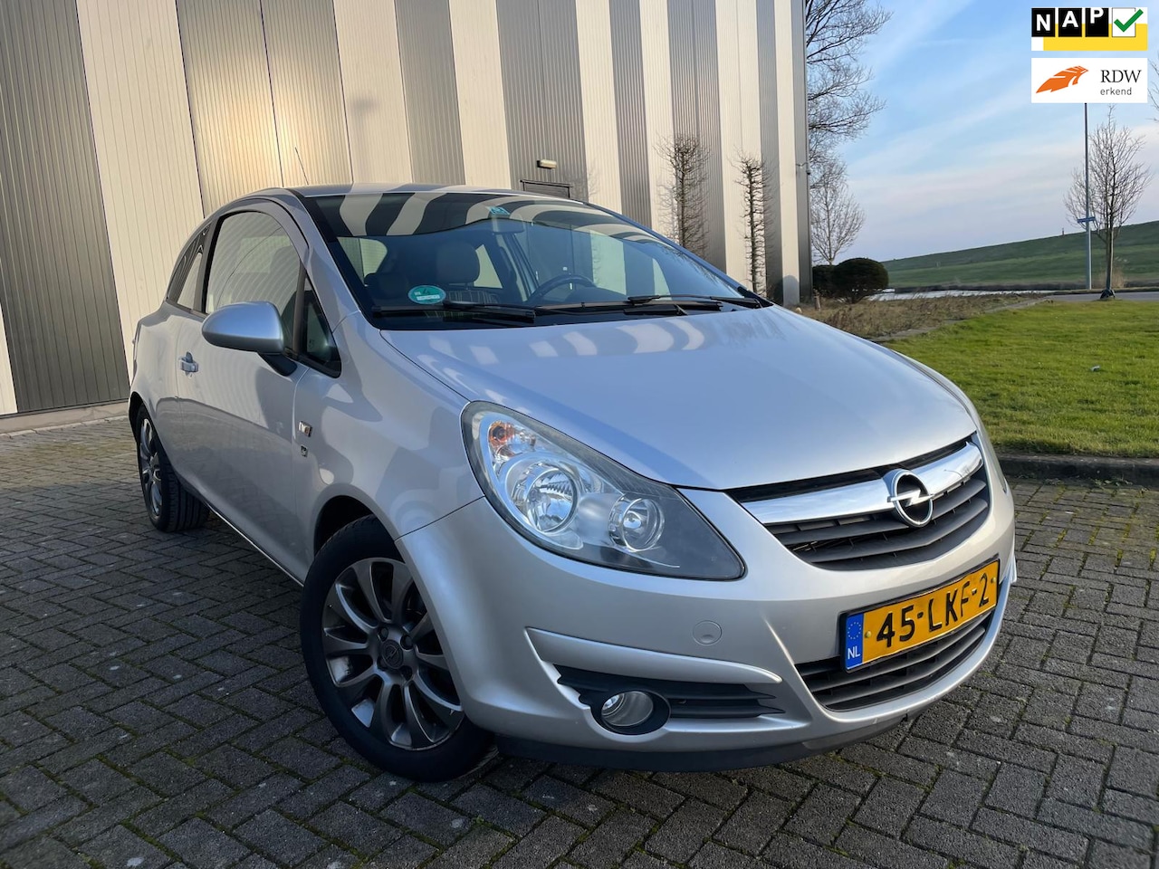 Opel Corsa - 1.4-16V '111' Edition 2e Eigenaar-Cruise-Airco-Lmv-2 Sleutels - AutoWereld.nl