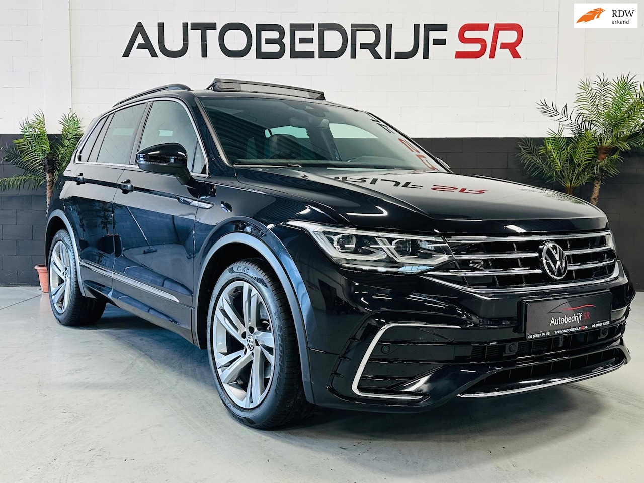 Volkswagen Tiguan - 1.5 TSI 3x R-Line Panoramadak! Stoelverw! Virtual! Navi! - AutoWereld.nl