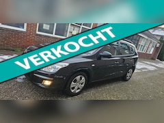 Hyundai i30 CW - 1.6 CRDi Dynamic airco lage kms