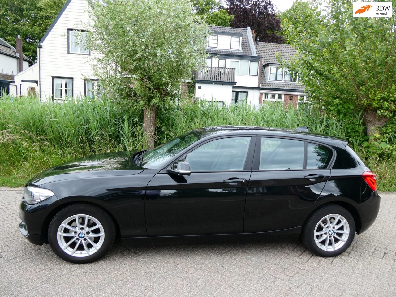 BMW 1-serie - 116i Executive 5-deurs Clima Leder Navi LED PDC Multimedia - AutoWereld.nl