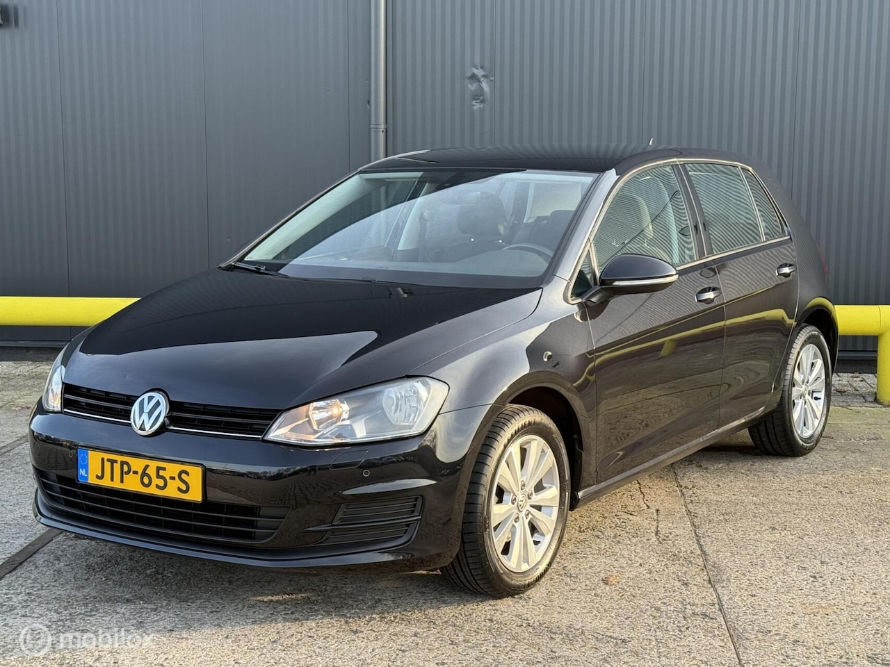 Volkswagen Golf - 1.2 TSI Connected Series | NAVI | PDC | Nette staat - AutoWereld.nl