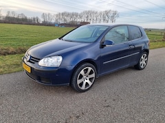 Volkswagen Golf - 1.6 Trendline 6 versnellingen
