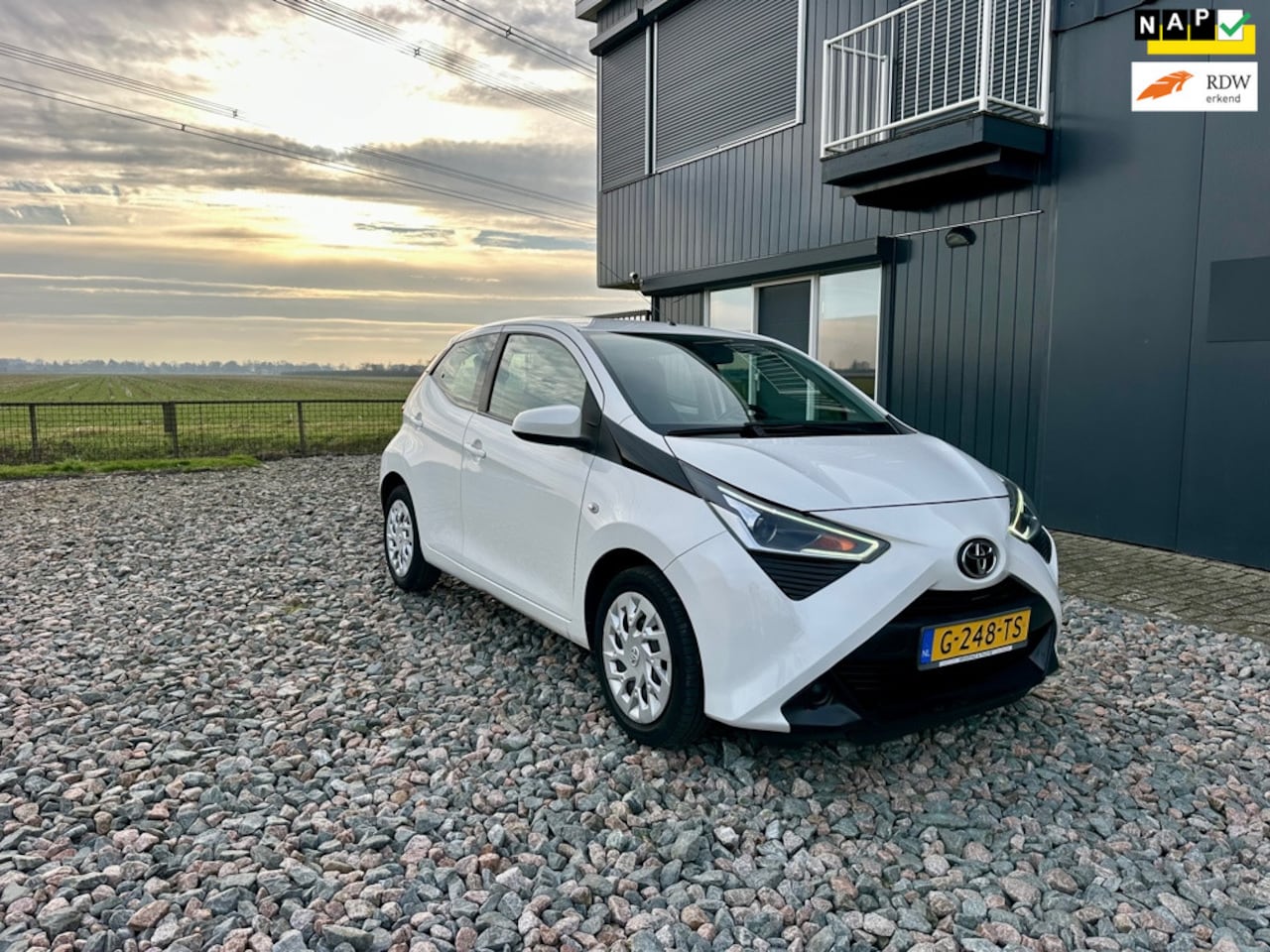 Toyota Aygo - 1.0 VVT-i x-play limited 1.0 VVT-i x-play limited - AutoWereld.nl