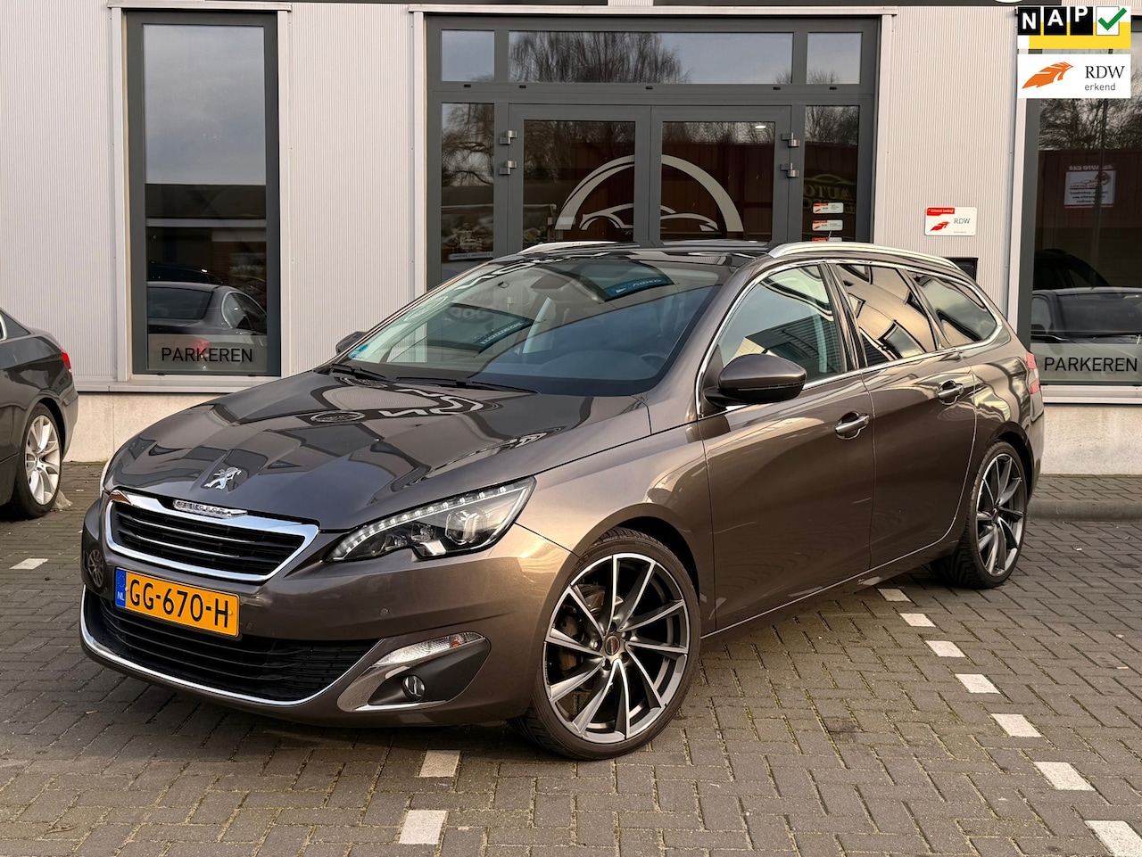Peugeot 308 SW - 1.2 Blue Premium|Leer|Pano|Trekhaak|LED|PDC - AutoWereld.nl