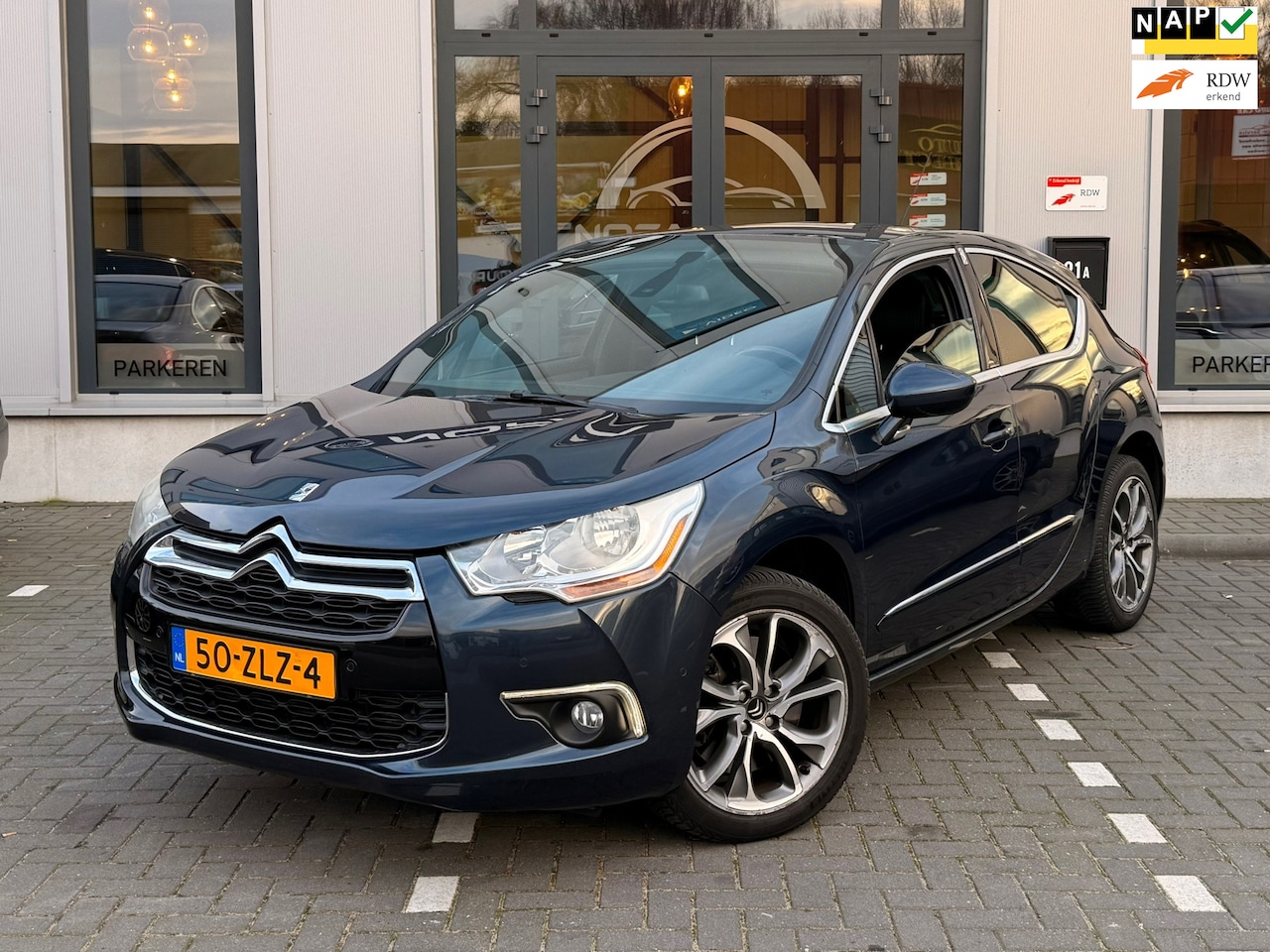 Citroën DS4 - 1.6 THP Sport Chic|Leer||PDC|Trekhaak| - AutoWereld.nl