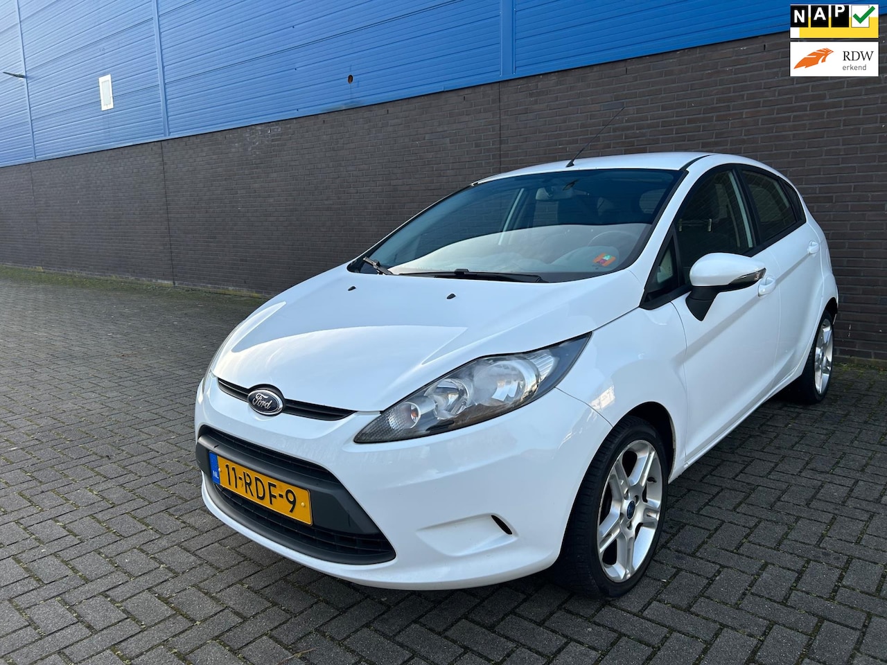 Ford Fiesta - 1.25 Limited | 16” LM Velgen | El. Ramen & Spiegels | Airco | Isofix | Multifunctioneel St - AutoWereld.nl