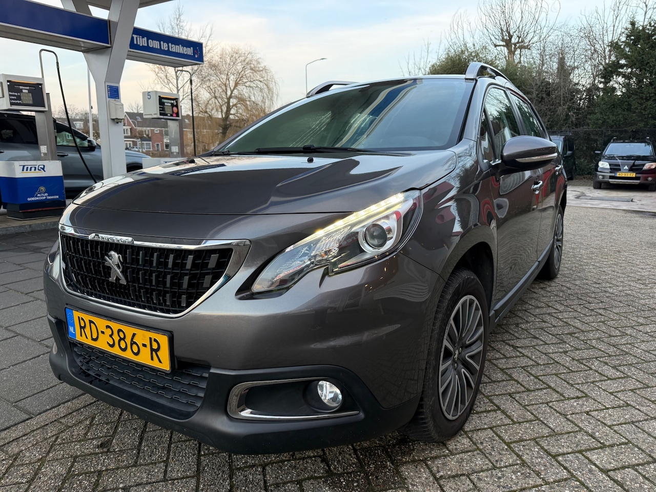 Peugeot 2008 - 1.2 PureTech Blue Lion / Parkeersensoren / Automaat / Airco / Bluetooth - AutoWereld.nl