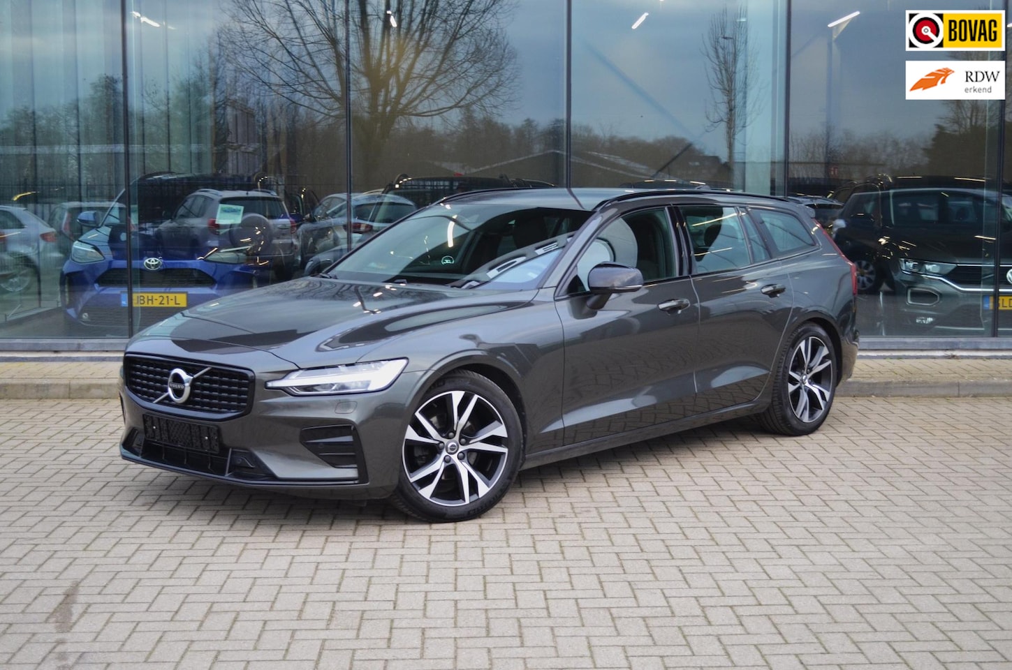 Volvo V60 - 2.0 B4 R-Design | Leder | Elek. achterklep | Navi | Memory - AutoWereld.nl