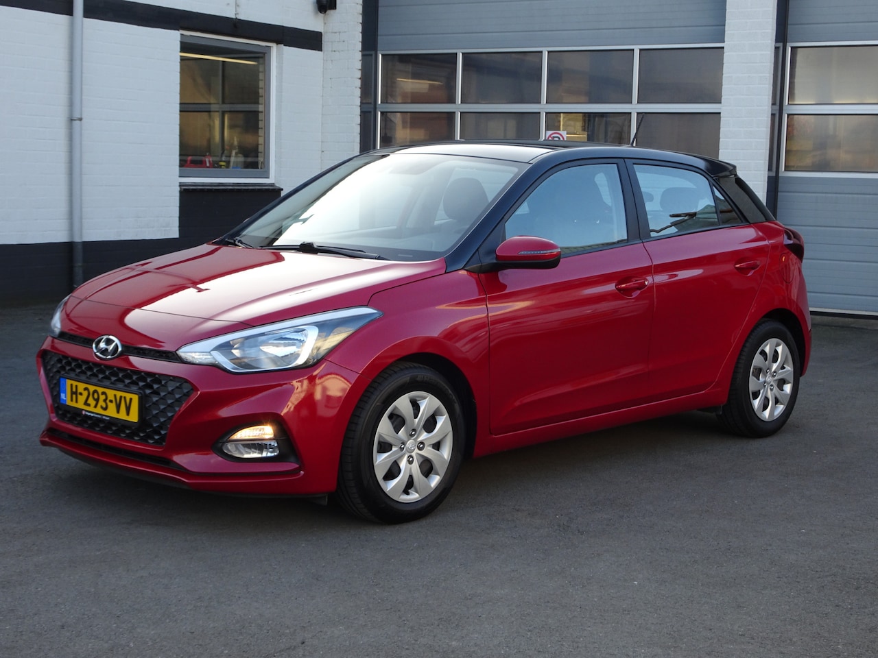 Hyundai i20 - 1.0 T-GDI Comfort Automatische airco, navigatie, parkeersensoren, achteruitrijcamera, crui - AutoWereld.nl