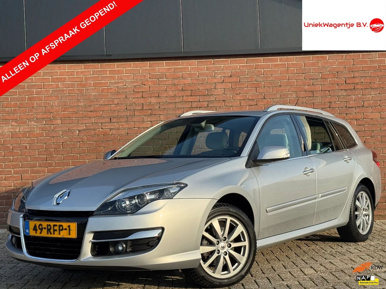 Renault Laguna Estate - 2.0 DYNAMIQUE | NL-AUTO! | TREKHAAK! - AutoWereld.nl
