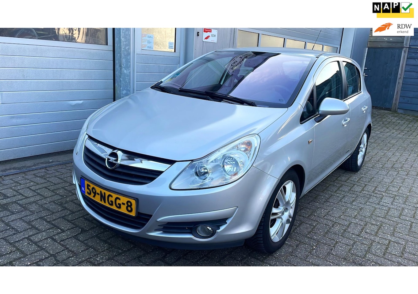 Opel Corsa - 1.4-16V Cosmo 5DR-Leder-Clima--Cruise-Velgen- APK - AutoWereld.nl
