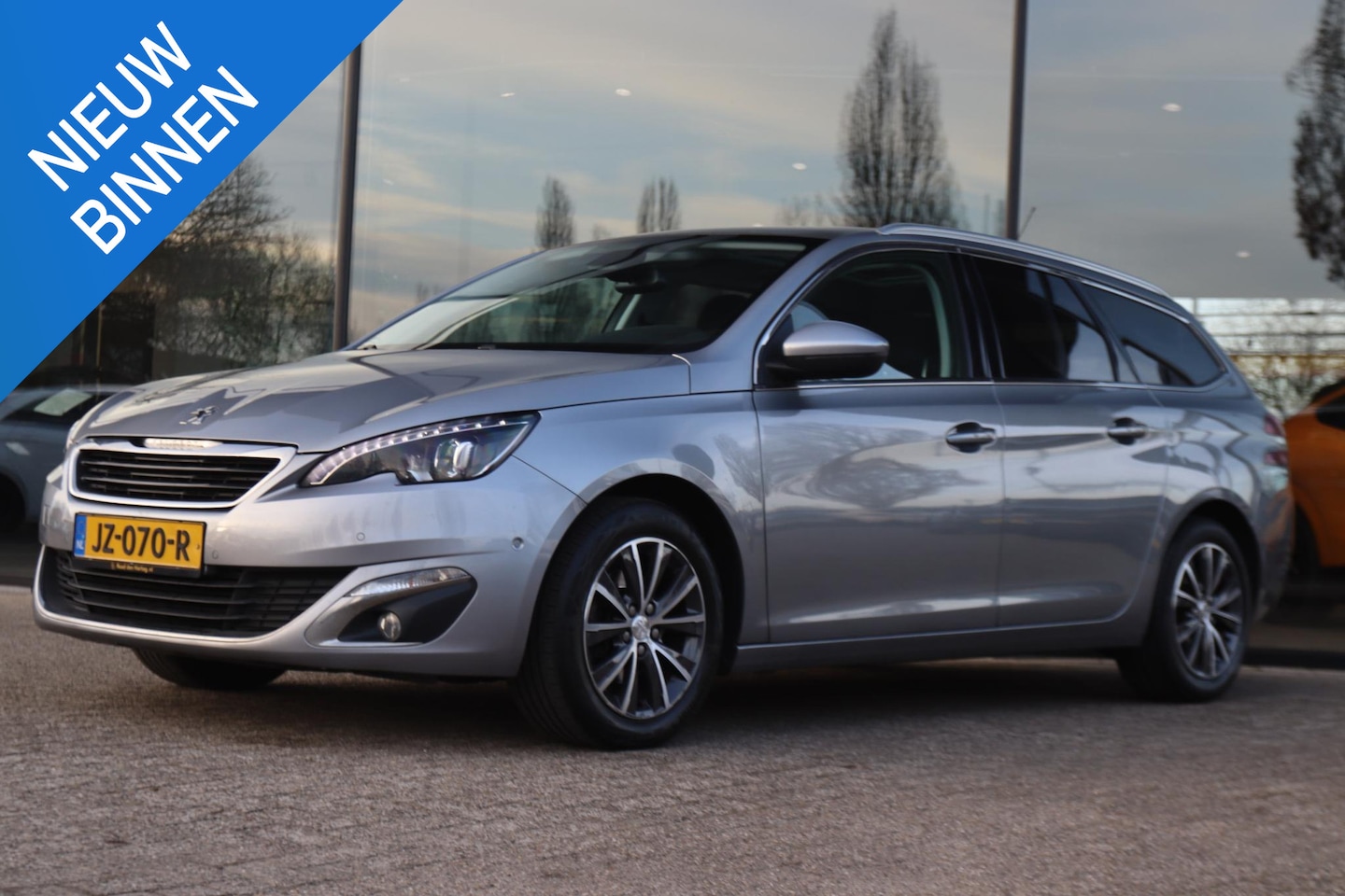 Peugeot 308 SW - 1.2 PT BLUE LEASE PREMIUM AUT. | PANO | CAMERA | LED | NAVI | CRUISE | KEY-LESS | TREKHAAK - AutoWereld.nl