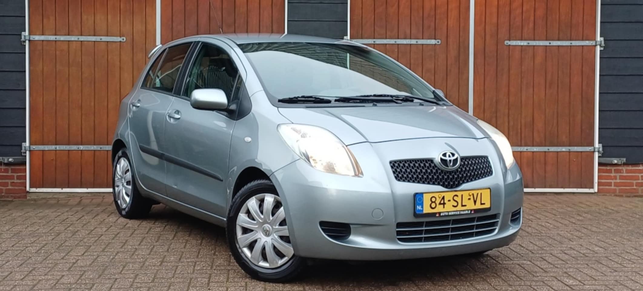 Toyota Yaris - 1.3 VVTi Sol MMT 1.3 VVTi Sol MMT, Automaat, Trekhaak, 5 deurs, Airco - AutoWereld.nl