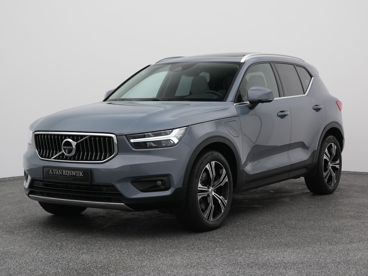 Volvo XC40 - 1.5 T4 Recharge Inscription | PANO | 360° | ADAPTIVE | H&K | STOEL- EN STUURVERW - AutoWereld.nl