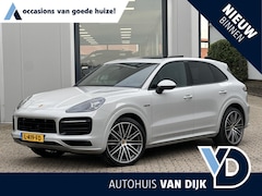 Porsche Cayenne - 3.0 E-Hybrid | NL-Auto/1e eign./Voll.Historie/Pano-schuifdak/BOSE/Luchtvering/22-inch/Soft