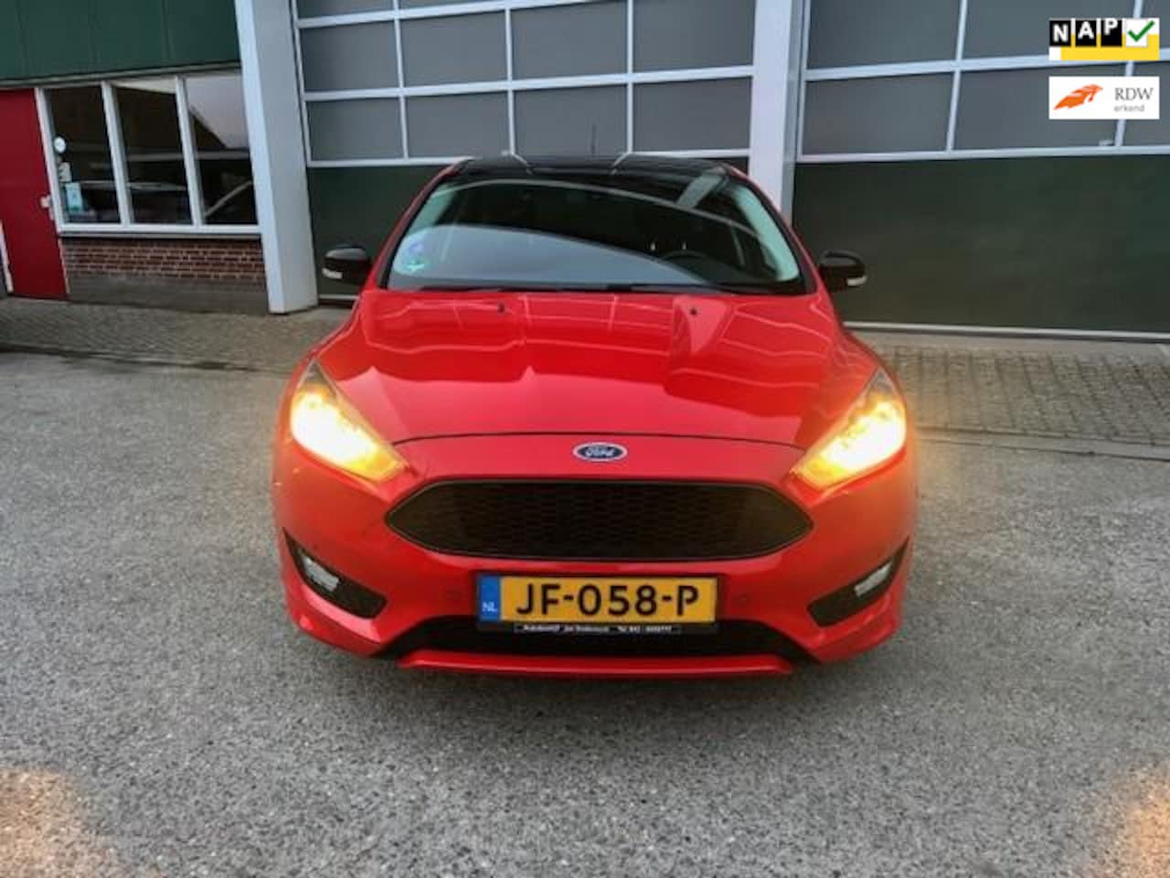 Ford Focus - 1.5 Red Edition 150 PK/ NAVI/AFN.TREKHAAK - AutoWereld.nl