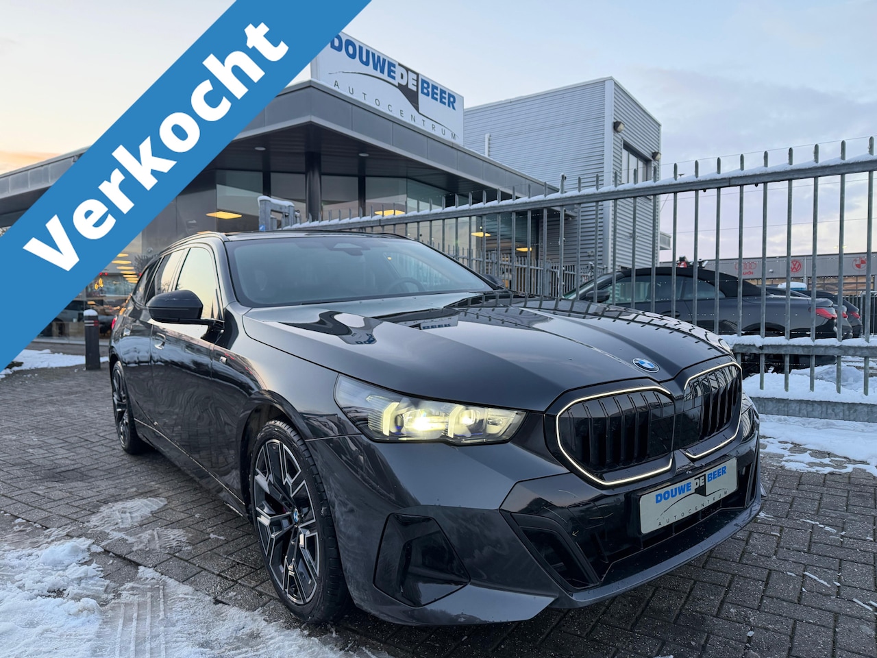 BMW 5-serie Touring - 520i M Sport Pro Pano-Dak | Harman Kardon | Iconic Glow | Driving Assistant plus - AutoWereld.nl