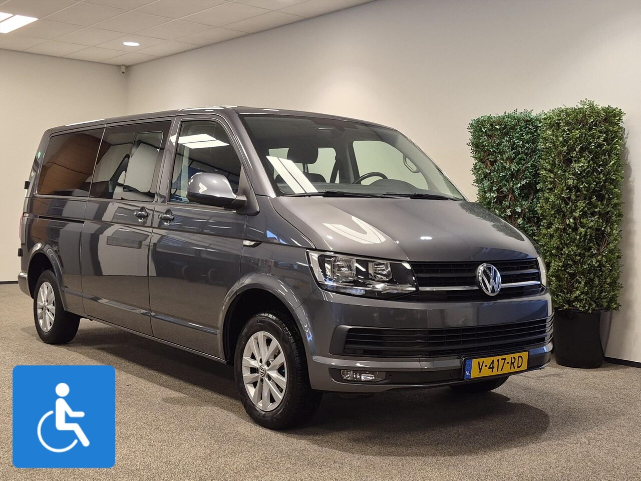 Volkswagen Transporter - L2H1 Rolstoelbus 4+1 - AutoWereld.nl