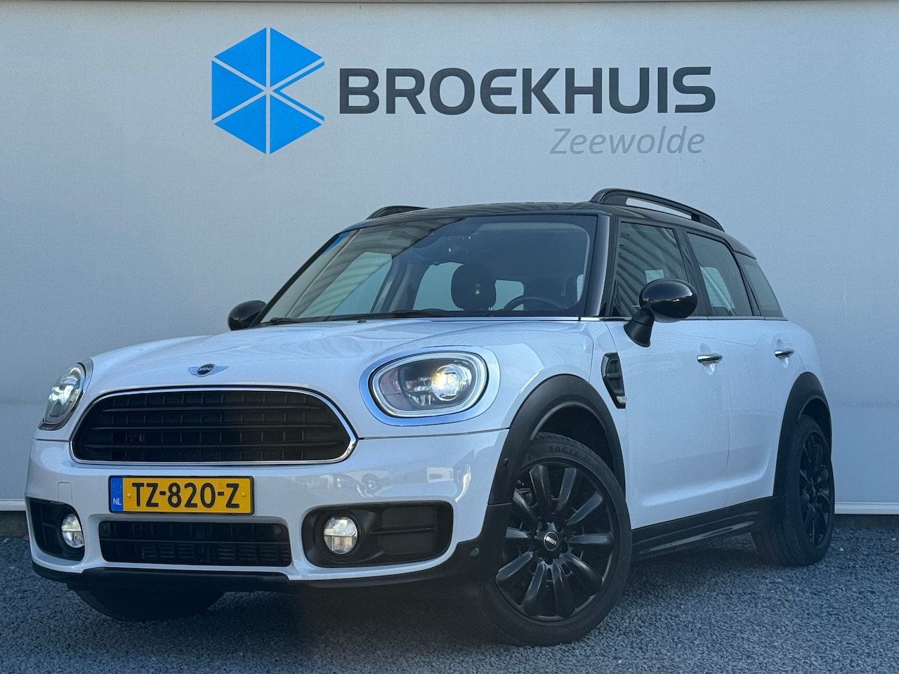 MINI Countryman - Mini 1.5 Cooper Pepper 136PK 6-bak | Afneembare Trekhaak | BLACK LEATHER | Airco | NAVI | - AutoWereld.nl