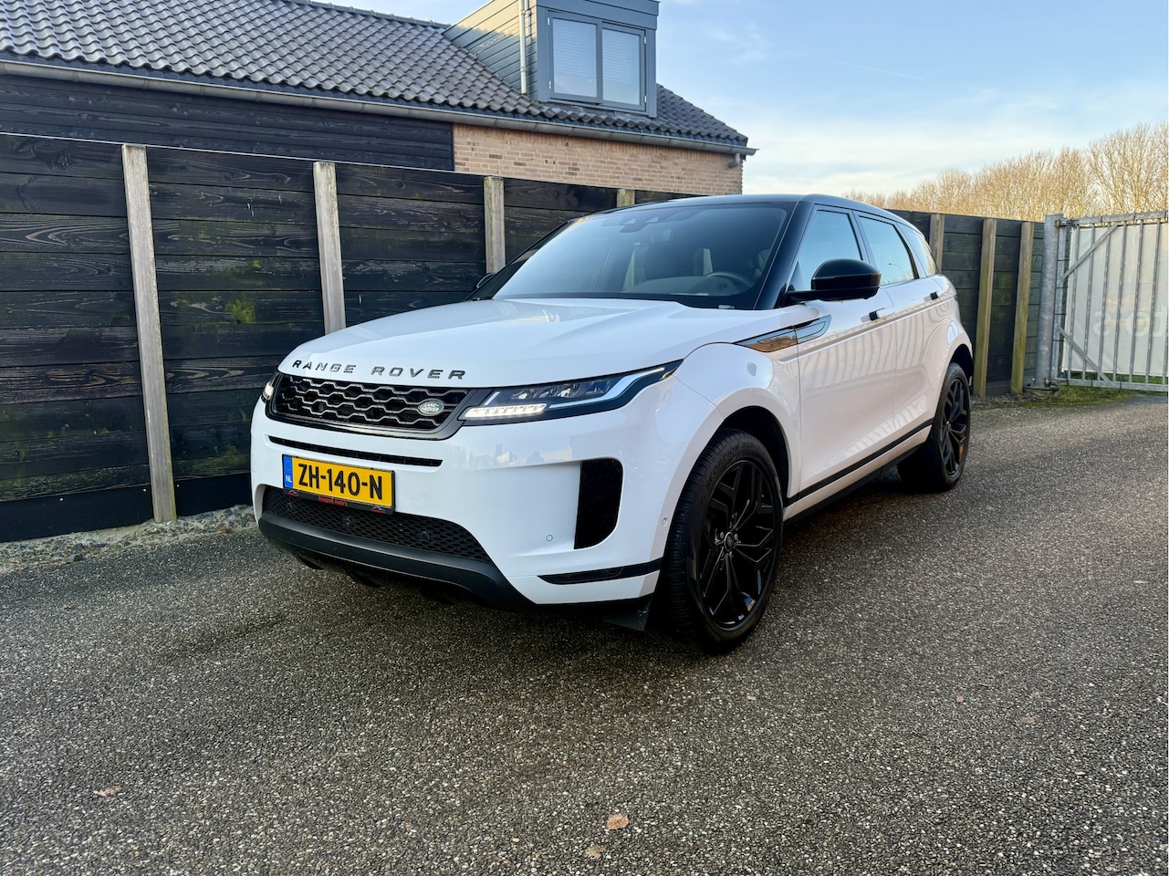 Land Rover Range Rover Evoque - 2.0 P200 AWD R-Dynamic NL-auto, vol optie: Meridian, pano etc. - AutoWereld.nl