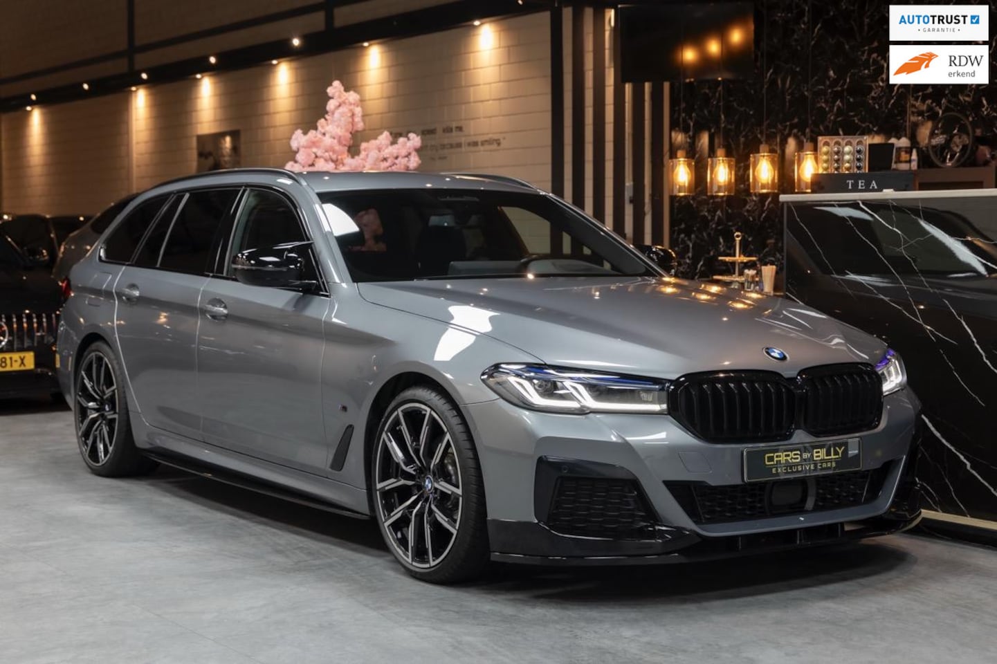 BMW 5-serie Touring - 520i M PAKKET|AUT|LEDER|CLIMATE|FULL - AutoWereld.nl