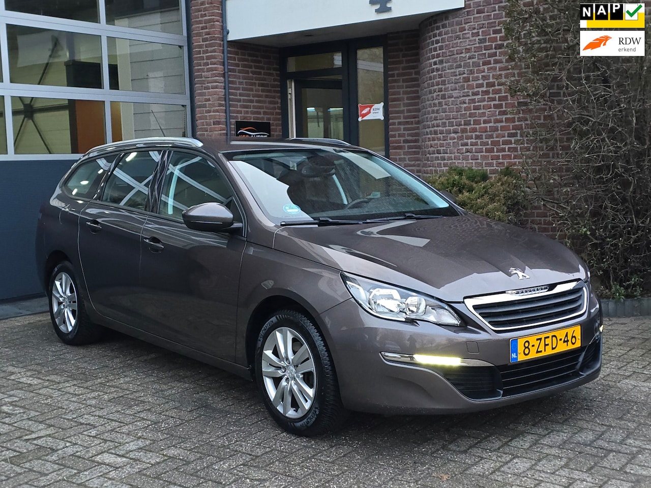 Peugeot 308 SW - 1.2 e-THP Active Apk 01-2027 |Navi |Trekhaak - AutoWereld.nl