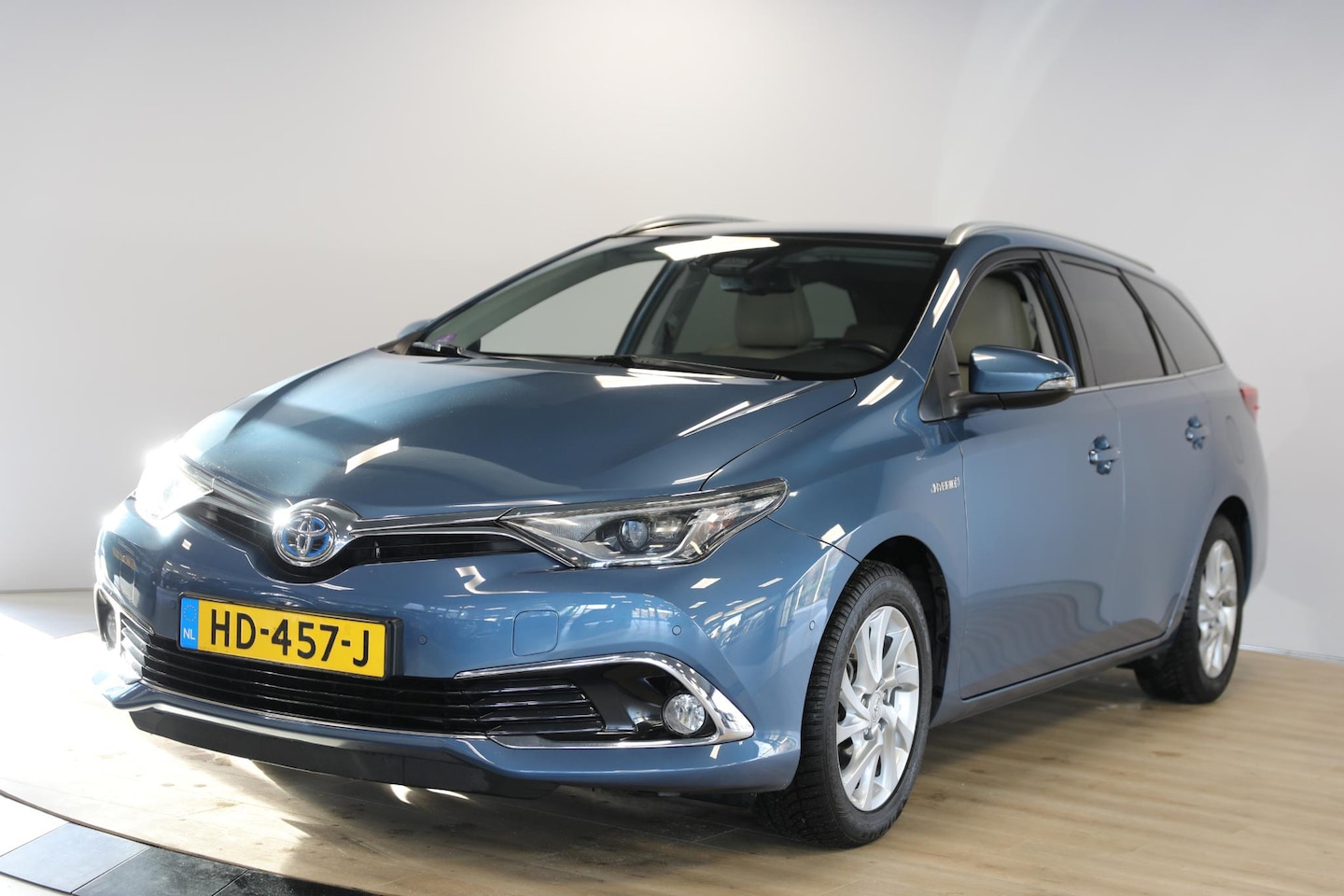 Toyota Auris Touring Sports - 1.8 Hybrid Lease pro | Leer | Panoramadak | Dealeronderhouden - AutoWereld.nl