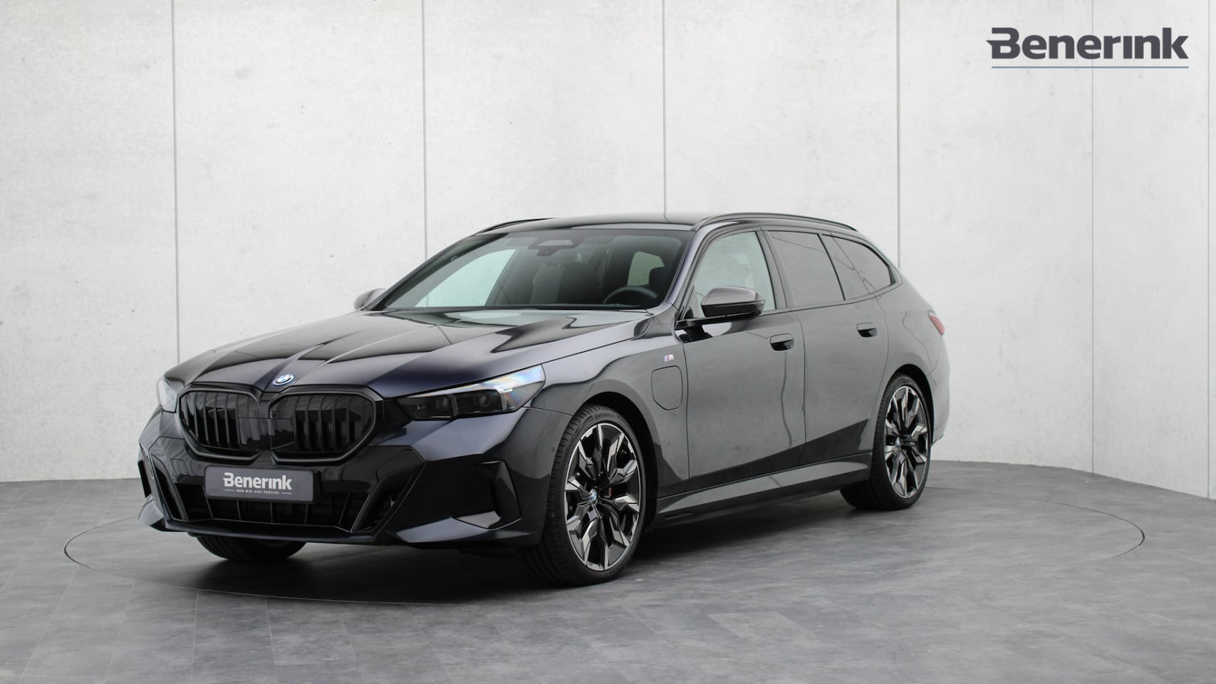 BMW 5-serie Touring - 530e xDrive M-Sport Pro | Stoelventilatie | Bowers & Wilkins | M Carbon exterieur | Onders - AutoWereld.nl