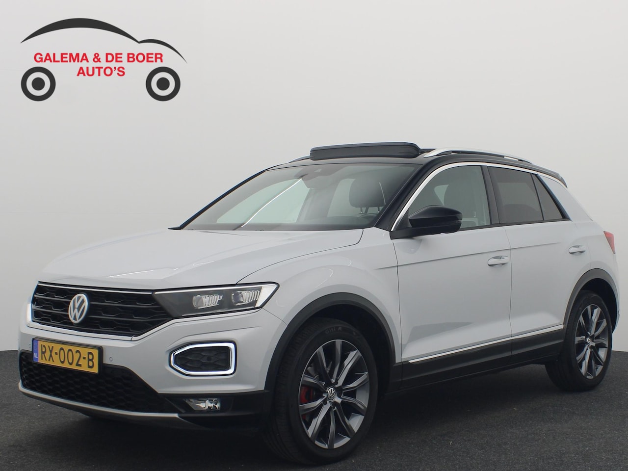 Volkswagen T-Roc - 2.0 TSI 4Motion Sport AUTOMAAT / PANORAMADAK / CAMERA / CARPLAY / ACC / DAB+ / STOELVERW / - AutoWereld.nl