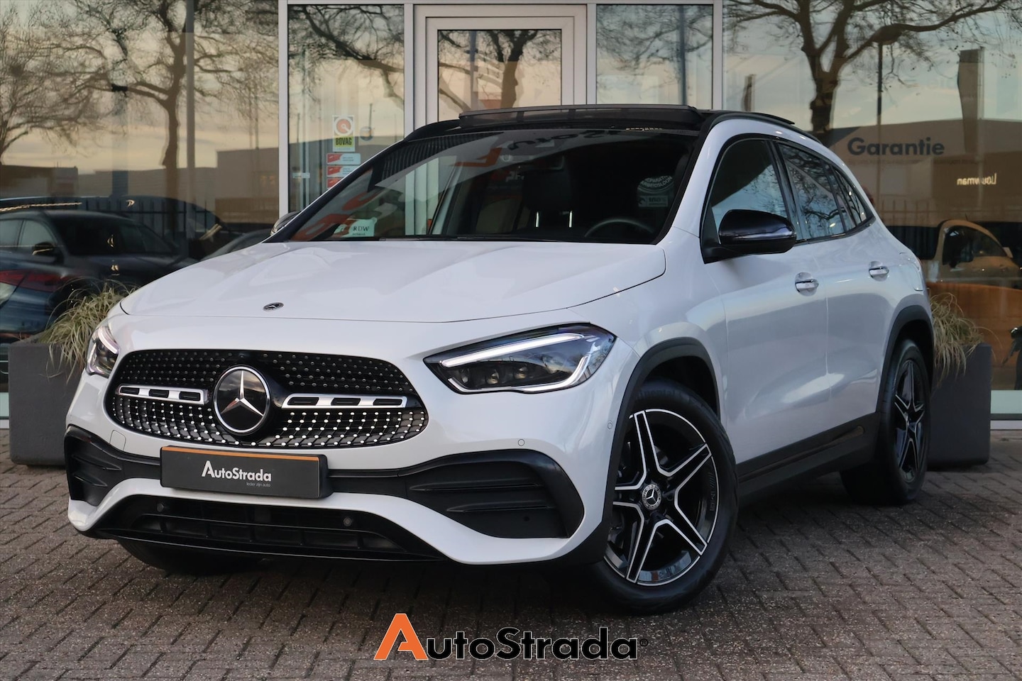 Mercedes-Benz GLA-Klasse - 200 AMG-Line 163pk | ACC | Pano | Keyless | Sfeer | Memory | Multibeam | Climate | Carplay - AutoWereld.nl