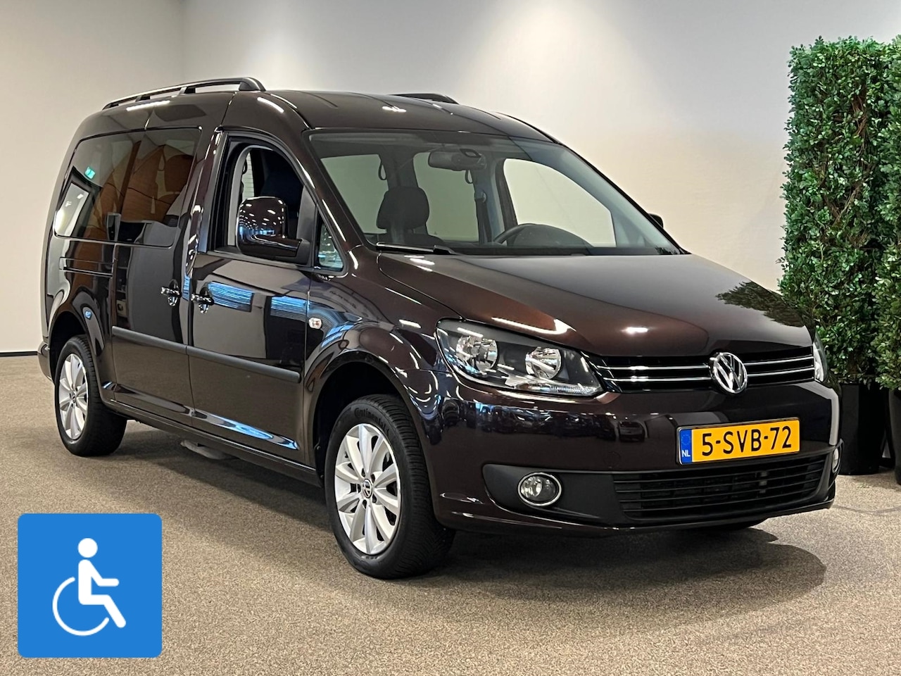 Volkswagen Caddy Maxi - Rolstoelauto Extra Lang (200 cm) 3+1 - AutoWereld.nl