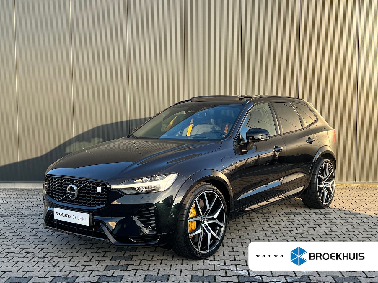 Volvo XC60 - T8 Plug-in-hybrid AWD Polestar Engineered | Panoramadak | Heico | Trekhaak | 360 camera | - AutoWereld.nl