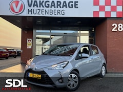 Toyota Yaris - 1.5 Hybrid Active // CLIMA // CAMERA // CRUISE // APPLE CARPLAY / ANDROID AUTO