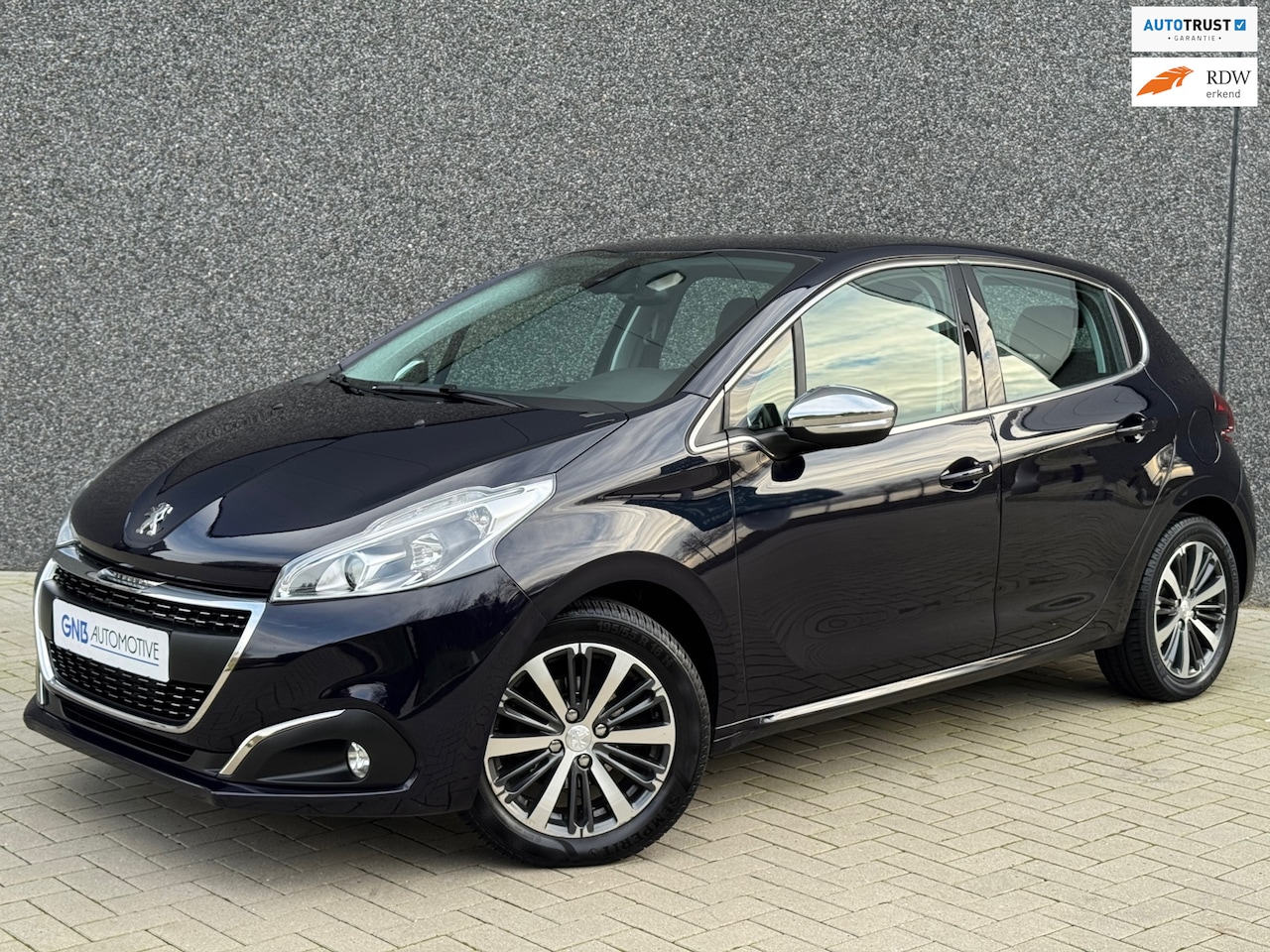 Peugeot 208 - 1.2 PureTech Allure | 110PK |Cruisecontrol | Carplay | NAVI | Electrische ramen | Climatec - AutoWereld.nl