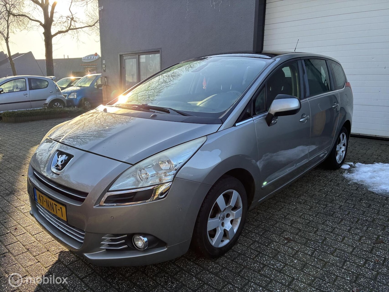 Peugeot 5008 - 1.6 7persoons /automaat/airco/cruise/pano/nap/ - AutoWereld.nl