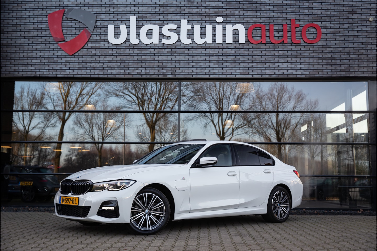 BMW 3-serie - 320e Business Edition Plus 320e Business Edition Plus , Panoramadak, Leer, Carplay, - AutoWereld.nl
