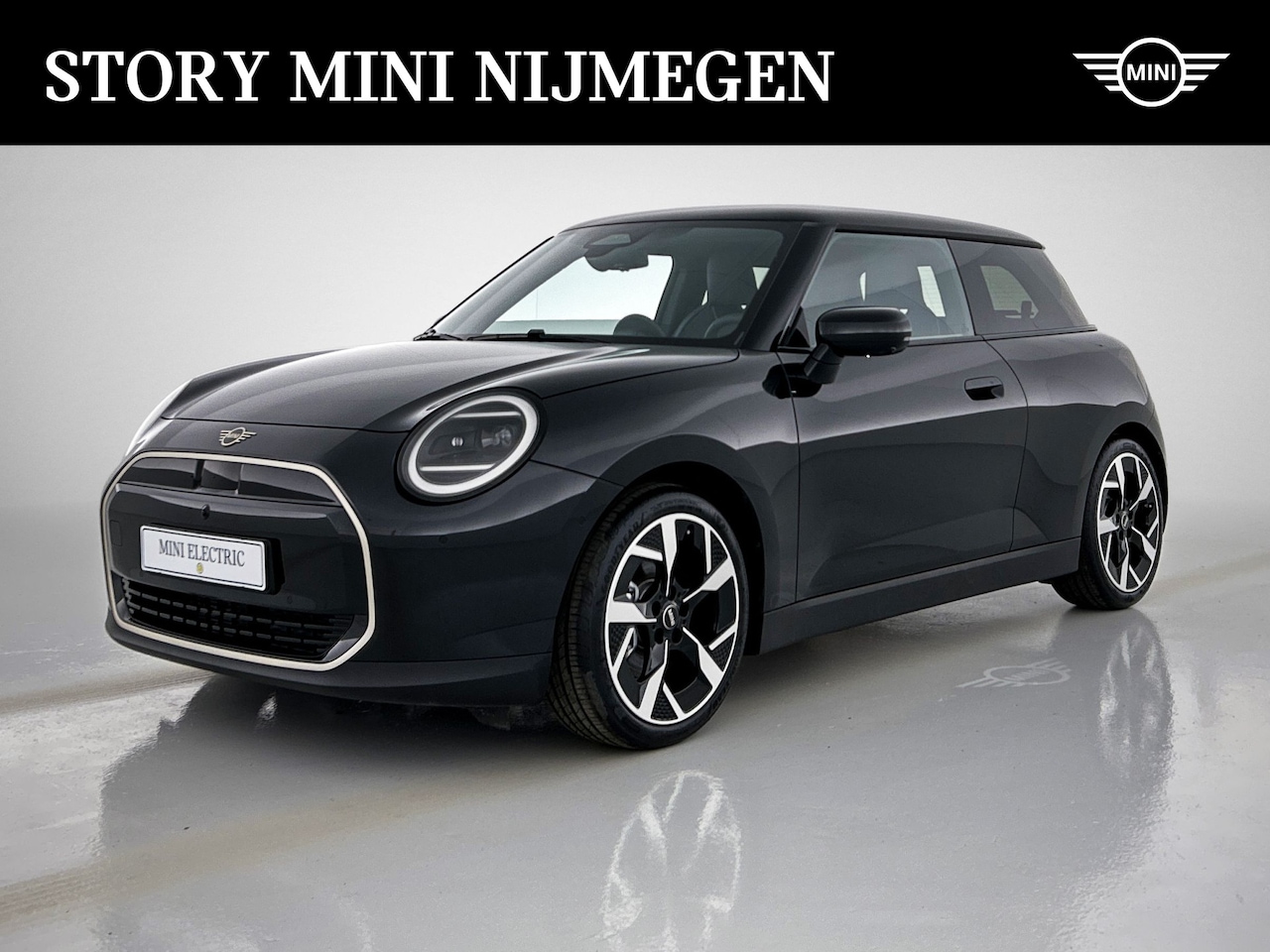 MINI Cooper - Hatchback E / Favoured Trim / Pakket L / 18 inch Slide Spoke 2-tone - AutoWereld.nl