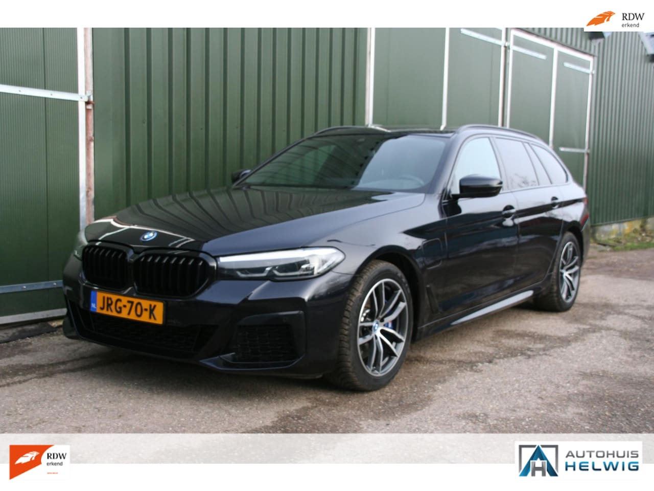 BMW 5-serie Touring - 530e xDrive M-SPORT, ZWART LEER, PANORAMADAK, NAVIGATIE, CAMERA - AutoWereld.nl