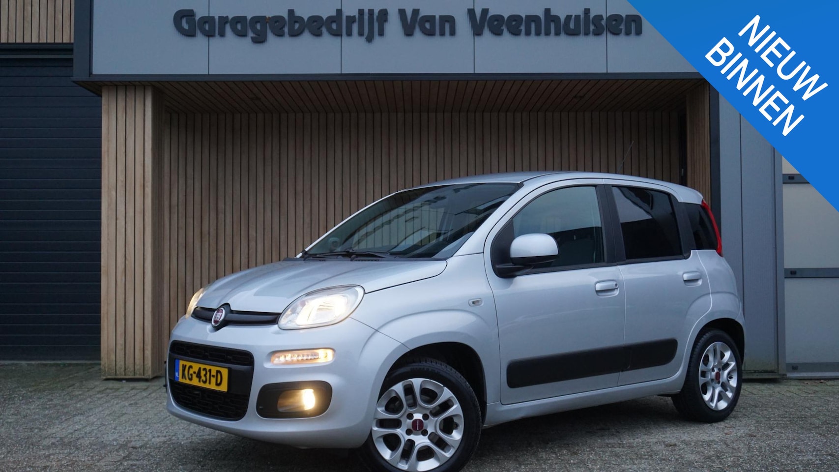 Fiat Panda - 0.9 80pk TwinAir Lounge Automaat Airco PDC Trekhaak 15 inch LM *80482km* Aux elek pakket * - AutoWereld.nl