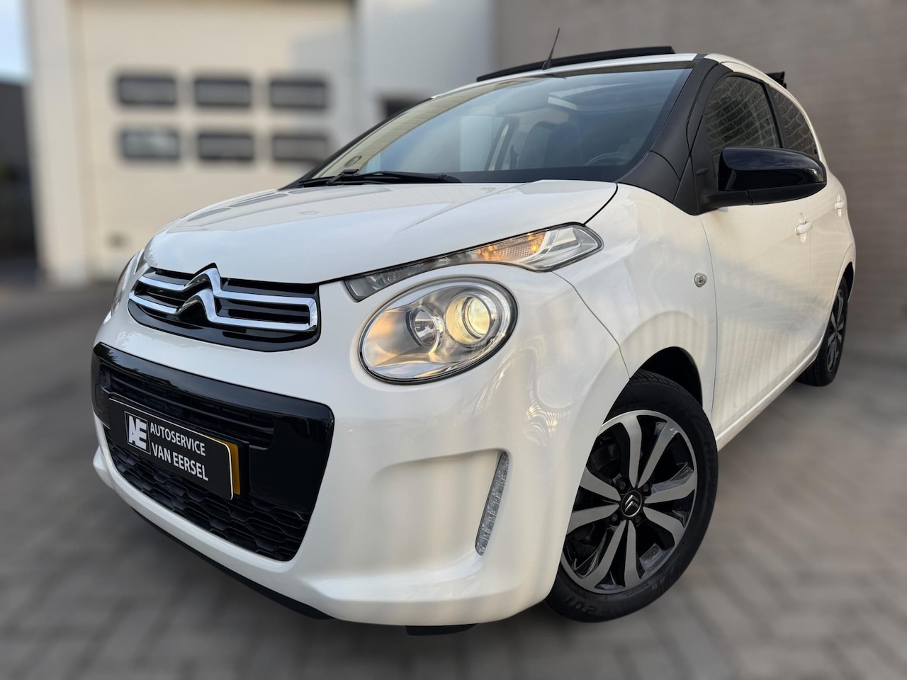 Citroën C1 - 1.0 e-VTi Airscape Shine CABRIOTOP / CAMERA / STOELVERWARMING / NAVIGATIE / BLUETOOTH / EC - AutoWereld.nl